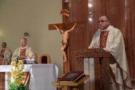 Msza św. rozoczęła I spotkanie synodalne w rejonie skierniewickim.