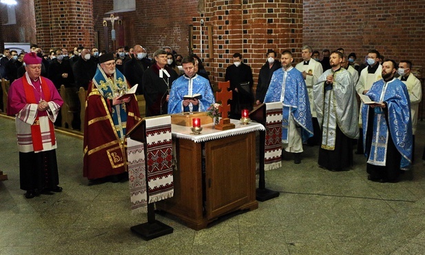 Wrocławianie tłumnie zebrali się na modlitwie za Ukrainę