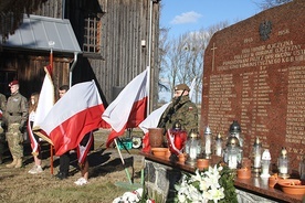 Przy najstarszym pomniku na ziemi przasnyskiej i ciechanowskiej – w Zielonej – uczczono pamięć bohaterów podziemia niepodległościowego.