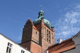 Wieża Zegarowa i fragment Opactwa Pobenedyktyńskiego w Płocku - obecnie siedziba Kurii Diecezjalnej Płockiej.