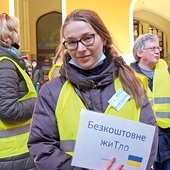 	Ola na przykład służy znajomością języka ukraińskiego.