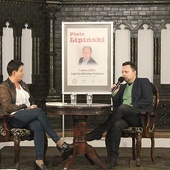 Piotr Lipiński w trakcie rozmowy z Anną Gątowską.