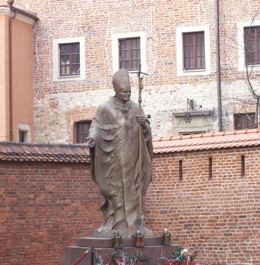 "Pomnik Ofiar Jana Pawła II" - fałszywe określenie w Mapach Googla