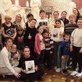 ▲	– Boimy się o naszych bliskich, którzy zostali w Ukrainie – mówią panie, które przebywają w Hotelu Polskim.