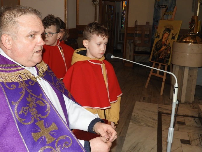Modlitwie w sanktuatrium w Mąkolicach przewodniczył ks. krzysztof Przybysz, proboszcz.