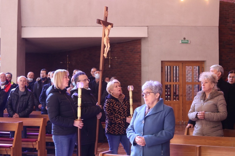 Droga Krzyżowa poprzedziła Mszę św. w intencji trzeźwości.