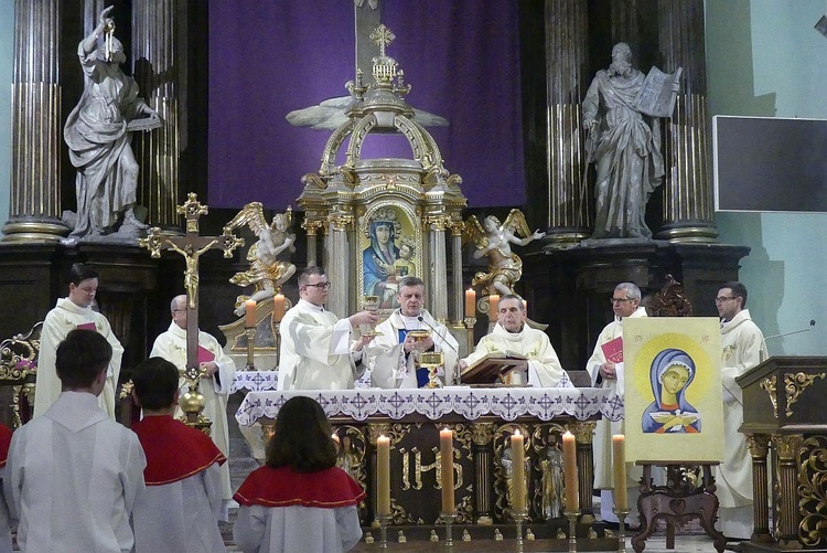 Bp Roman Pindel przewodniczył Mszy św. w kościele św. Marii Magdaleny w Cieszynie, w Dniu Świętości Życia.