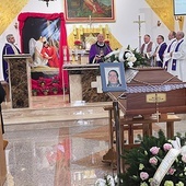 ▲	Pogrzebowa Msza św. w kościele  św. Sebastiana.