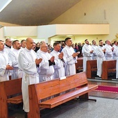 ▲	W naszej diecezji już 638 mężczyzn zostało przygotowanych do pomocy w udzielaniu Eucharystii.