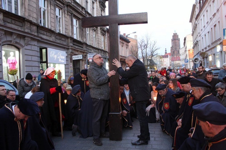 Droga Krzyżowa ulicami miast