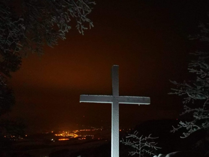 Krzyż na Rogowcu, który Akcja Katolicka wraz z KSM-em adoptowali w ramach akcji "Crucem Tuam".