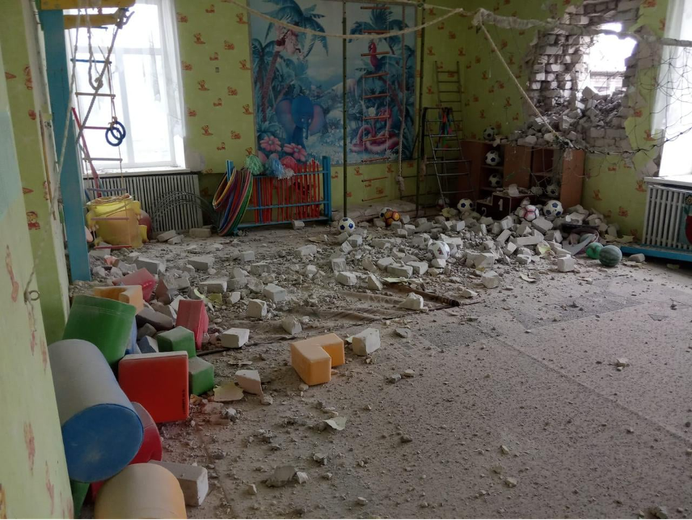 Zniszczona szkoła na Ukrainie 
