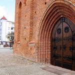 Drzwi do katedry po renowacji
