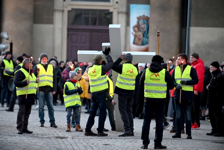 Droga Krzyżowa ulicami Dzierżoniowa