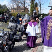 Po zakończeniu Mszy św. ks. Marcin Mazur poświęcił motory.