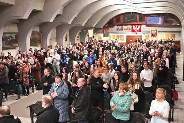 	Ponad tysiąc naszych abiturientów uczestniczyło w konferencji, Drodze Krzyżowej i Eucharystii w Częstochowie.