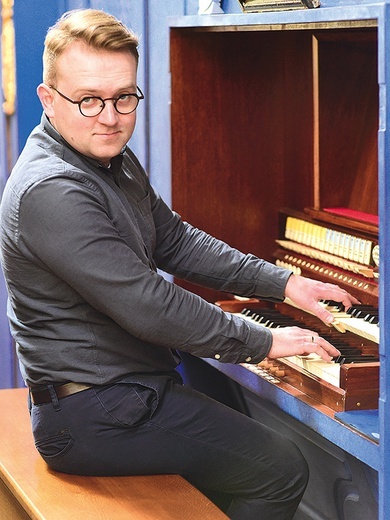 Konferencję poprzedził koncert organowy w wykonaniu Adama Kowalskiego.