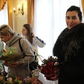 Renata Zuber, koordynująca pomoc dla gości z Ukrainy w Hałcnowie, byla także koordynatorką kiermaszu wielkanocnego.