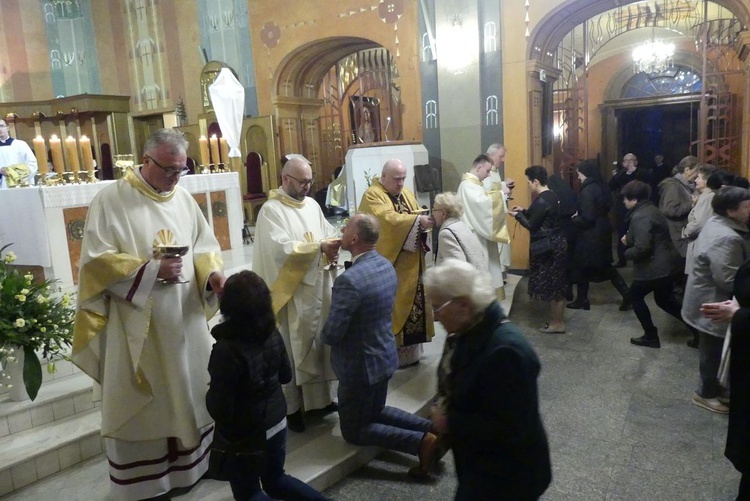 Liturgii Wielkiego Czwartku w katedrze św. Mikołaja w Bielsku-Białej przewodniczył biskup Piotr Greger.