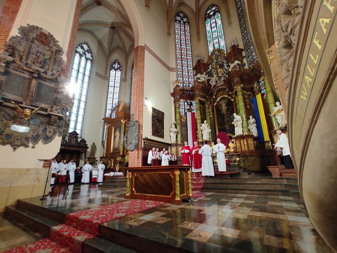 Liturgia Wielkiego Piątku w legnickiej katedrze