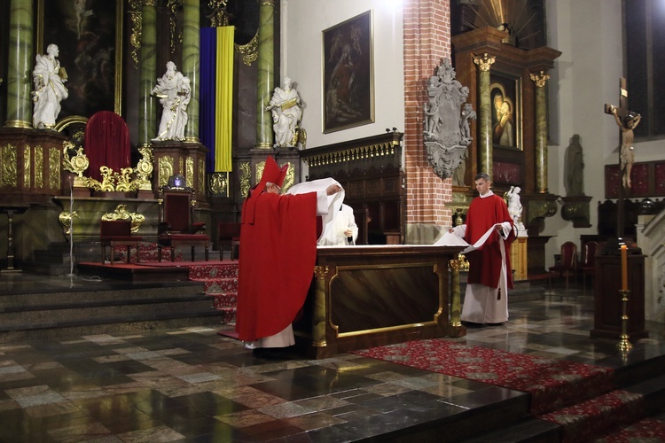 Liturgia Wielkiego Piątku w legnickiej katedrze