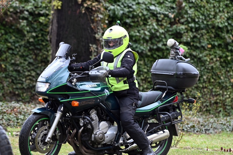 Bojanice. Przywieźli koszyczki na motorach