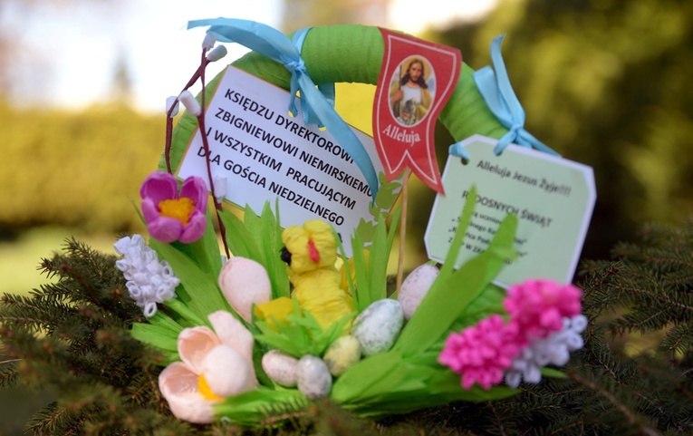 Wielkanocny koszyk, który dla naszej redakcji przygotowali uczniowie ze szkoły w Zakrzówku koło Skaryszewa. Robią to od kilkunastu lat!