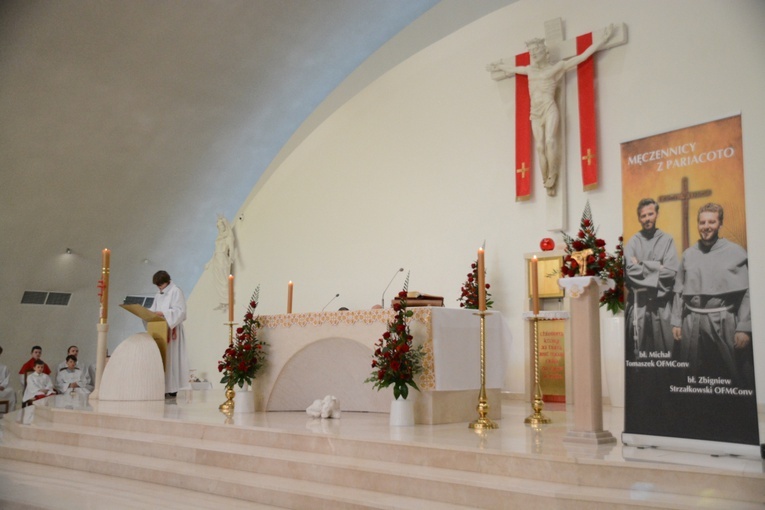 Wprowadzenie relikwii męczenników z Pariacoto do kościoła na Chabrach