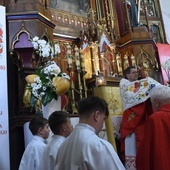 Błogosławieństwo Najświętszym Sakramentem na zakończenie procesji.