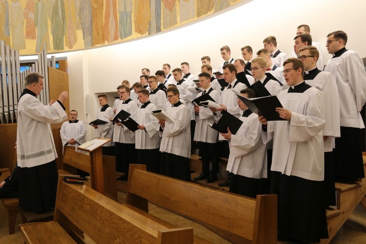 Podczas Mszy św. śpiewał chór seminaryjny.