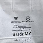 Biskup wziął udział w akcji sadzenia lasu