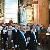 Na zakończenie Mszy św. w katedrze zebrani przeszli w procesji do kaplicy MB Uzdrowienia Chorych.