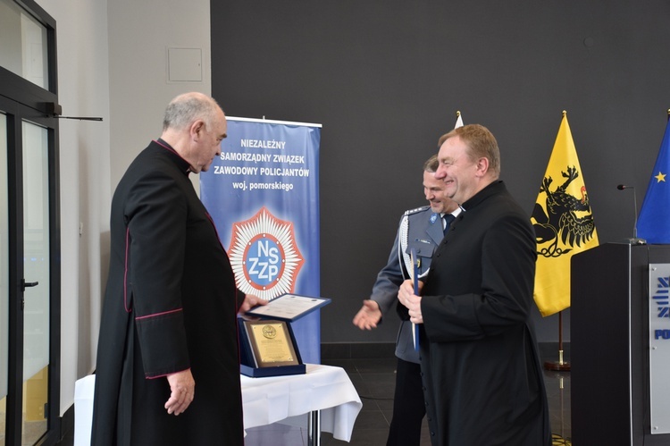 Pamiątkowa tablica duszpasterstwa pomorskiej policji