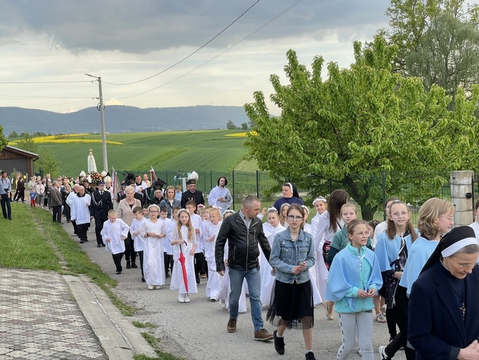 Bp Janusz Mastalski u św. abp. Bilczewskiego w Wilamowicach