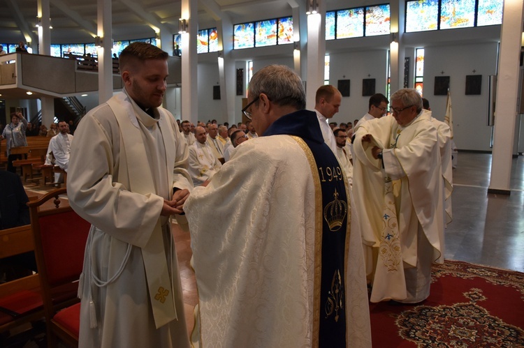 Abp Tadeusz Wojda wyświęcił salezjańskich kapłanów