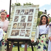 Do „Zakątka siostry Dulcissimy” trafiła tablica ze zdjęciami  jej brzeskich przyjaciół.