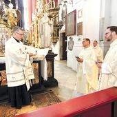 Austriacy otrzymali relikwie z odpowiednimi certyfikatami podpisanymi przez ks. Piotra Filasa SDS i abp. Józefa Kupnego.