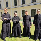 Przyszli księża. Od lewej: Michał, Arek, Wiktor, Paweł.