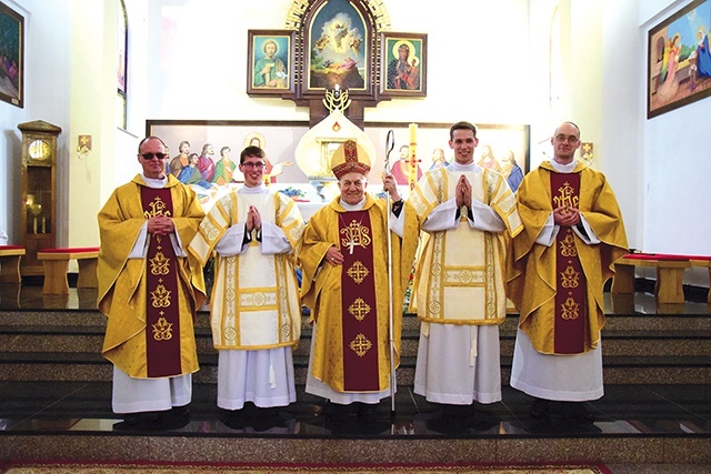 	Przyrzeczenie posłuszeństwa biskupowi ordynariuszowi, życia w celibacie oraz codziennego odmawiania brewiarza złożyli Mateusz Wermiński oraz Piotr Żurawski.