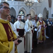 Z lewej ks. Jakub Kuchta, nowy opiekun stypendystów.