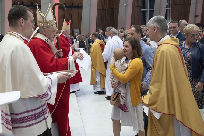 Relikwie bł. Stefana Wyszyńskiego w co czwartej parafii