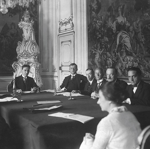 15 maja 1922 r. Polska i Niemcy podpisały tzw. Konwencję Górnośląską, regulującą szczegóły wzajemnych stosunków. Negocjatorzy obradowali pod przewodnictwem prezesa Górnośląskiego Trybunału Rozjemczego Georgesa van Kaeckenbecka.