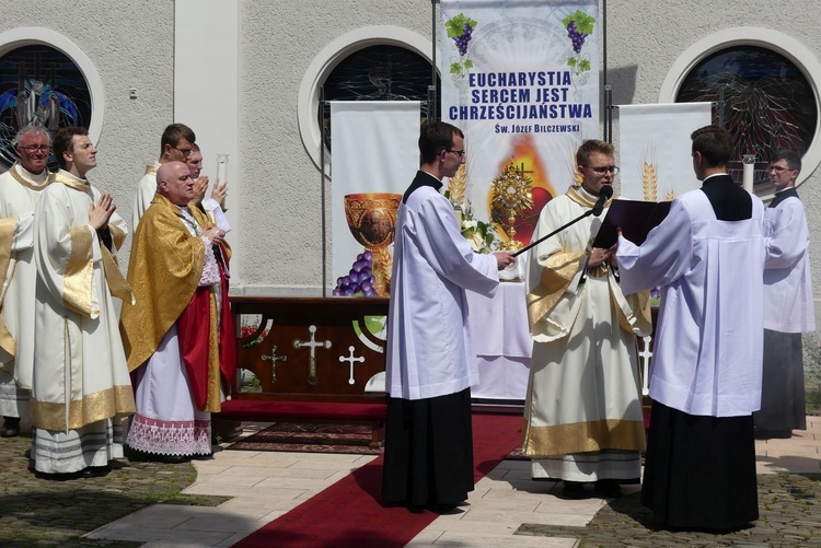 Pierwszy ołtarz przy kościele Trójcy Przenajświętszej w Bielsku.