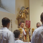 Procesja eucharystyczna w Kudowie-Zdroju z bp. Adamem Bałabuchem