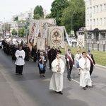 Pan Jezus na kwietnych dywanach. Boże Ciało na Kamionku