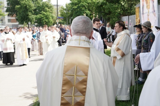 Pan Jezus na kwietnych dywanach. Boże Ciało na Kamionku