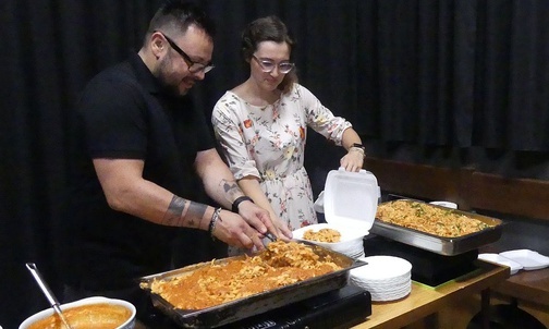 W Puls Centrum Katarzyna i Krzysztof częstowali wybornym spaghetti.