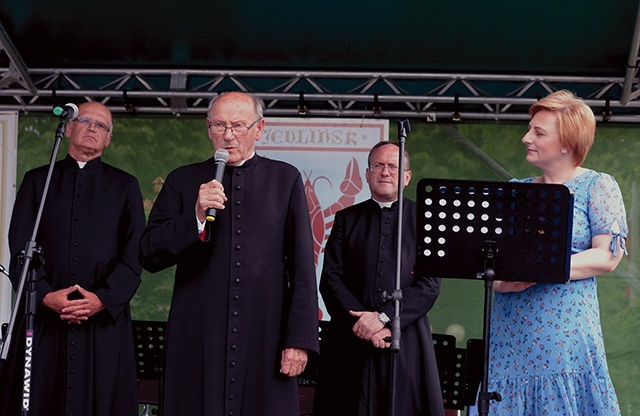 O swej wieloletniej współpracy ze sługą Bożym opowiada ks. prał. Henryk Ćwiek, emerytowany proboszcz parafii Jedlińsk. 