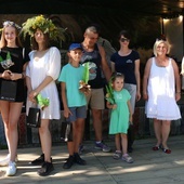 To oni znaleźli kwiat paproci. Nagrody wręczały Ilona Jaroszek (trzecia z prawej) i Aleksandra Żytnicka (czwarta z prawej).