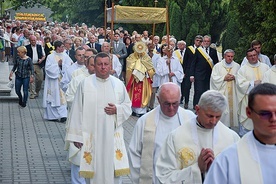W Stalowej Woli odbyła się procesja wokół świątyni.